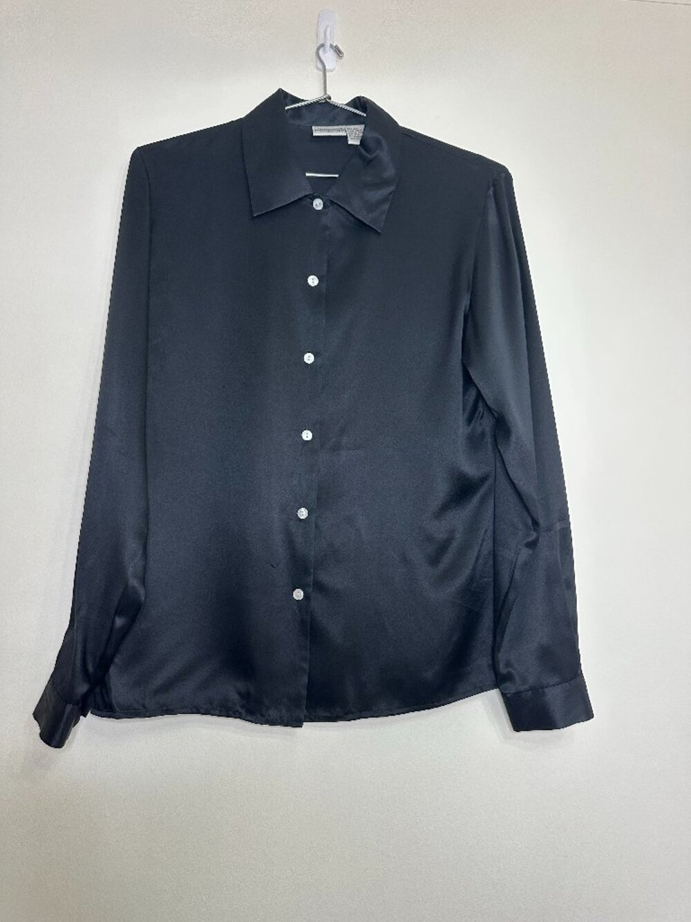 Newport News Jeanology Collection Vintage 100% Silk Black Long-Sleeve Button-Dow